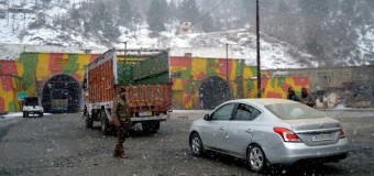 Unseasonal Rain Lashes North India; Jammu-Srinagar Highway Shut Due to Heavy Snow